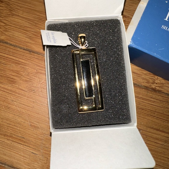 Necklace Charm - Picture 2 of 2